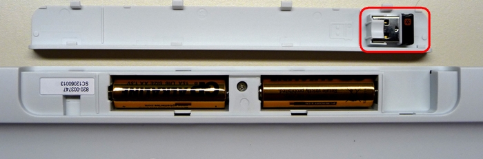 K400: Aufbewahrungsfach für den USB-Empfänger