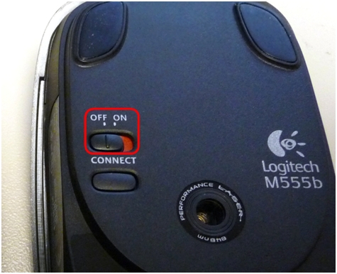 Ein-/Ausschalter der Wireless Mouse M555b
