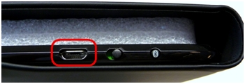 ウルトラスリム キーボード フォリオ S410 の Micro USB ポート
