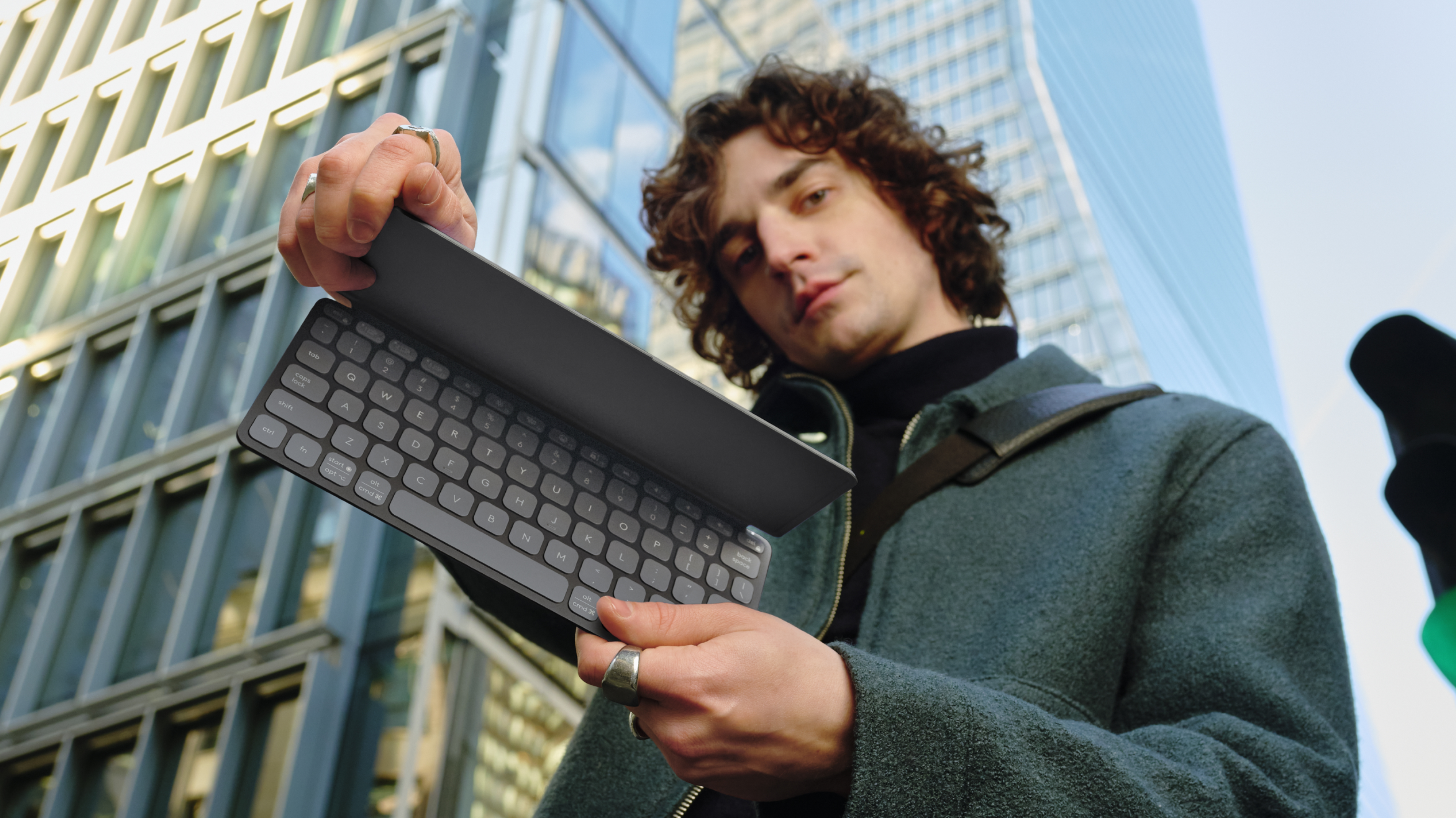 【JIS配列】 Logitech KEYS-TO-GO 2 グラファイト Logitech Keys-To-Go 2 for iPad - Gray - Education - Apple